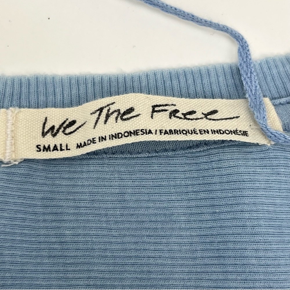 We The Free People Catch Waves Tee‎ Top Blue Dreamy Clouds Womens Size Small NEW - Picture 2 of 9